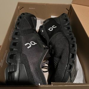 Mens ON CLOUD (CLOUDX) size 10M like brand new